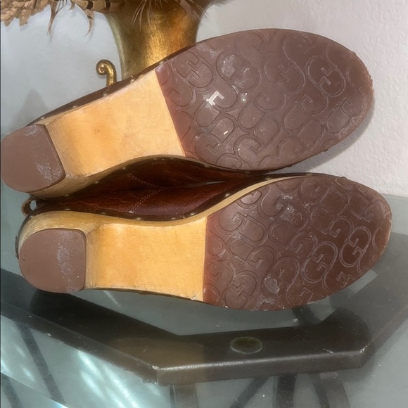 UGG Lynnea Leather Clog-Style Boots - Picture 6 of 6